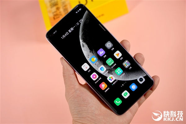 1500元内最强闪充！realme V15开箱图赏
