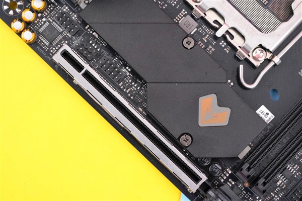 一体化10层PCB！铭瑄MS-iCraft Z690lTX WIFI主板图赏