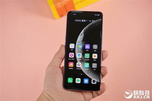 1500元内最强闪充！realme V15开箱图赏