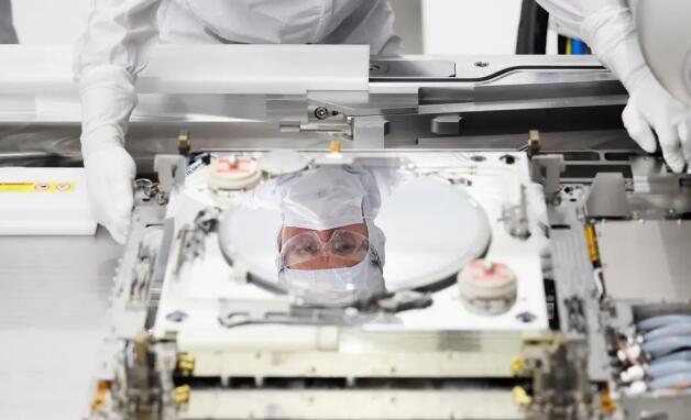 10nm以下遭美全面禁运 “内忧外患”的中芯国际何以逆势求存？