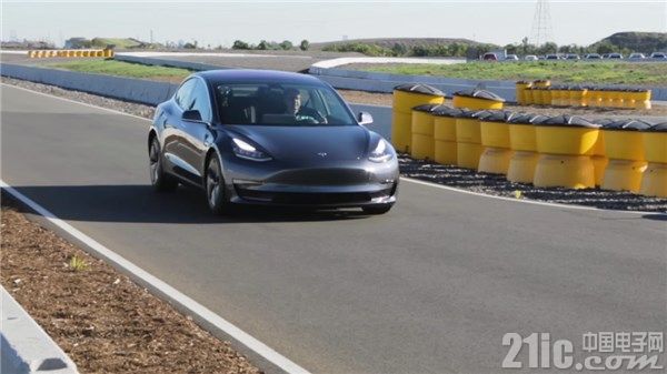 特斯拉Model 3刹车遭痛批 马斯克称可能是软件问题