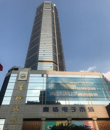 中国电子“第一街”调查：商户称“一台新iPhone才赚10块钱”