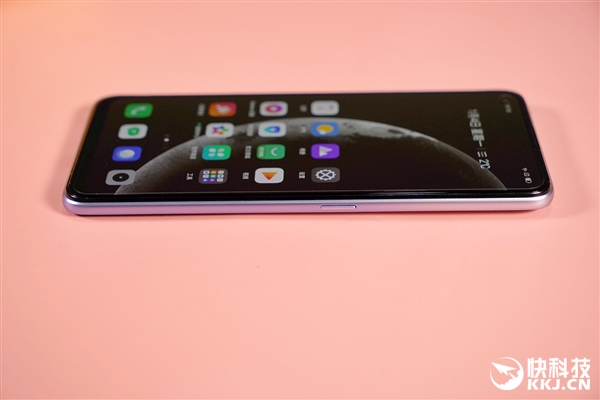 1500元内最强闪充！realme V15开箱图赏
