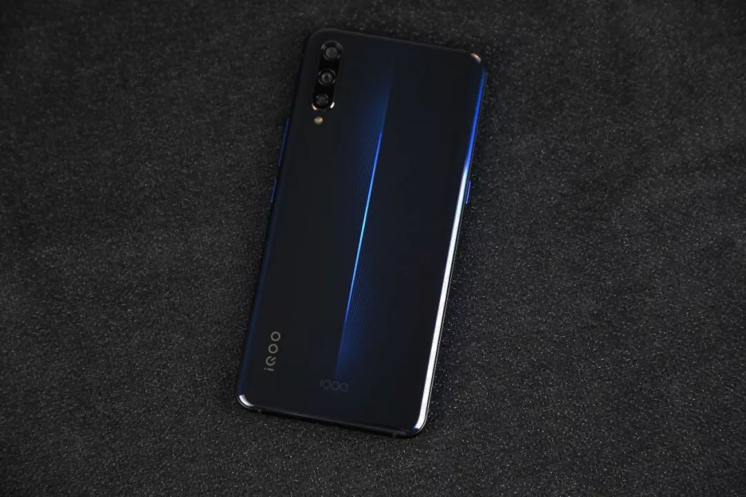 iQOO测评：虽是vivo子品牌，却一点也不vivo