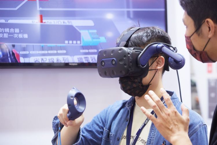 宏达电4月营运 Vive Flow与首款元宇宙手机扮要角