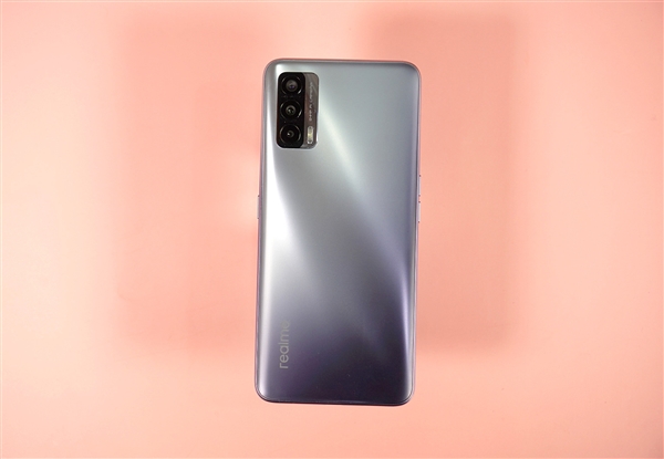 1500元内最强闪充！realme V15开箱图赏
