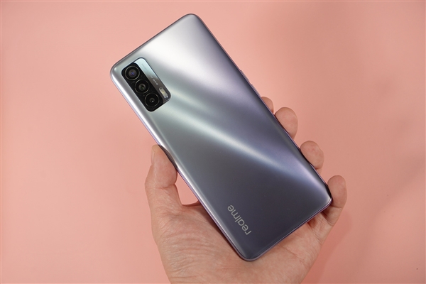 1500元内最强闪充！realme V15开箱图赏