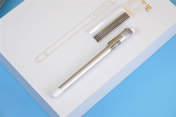 小学生练字神器！阿尔法蛋AI练字笔图赏
