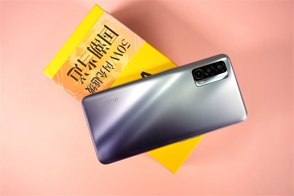 1500元内最强闪充！realme V15开箱图赏