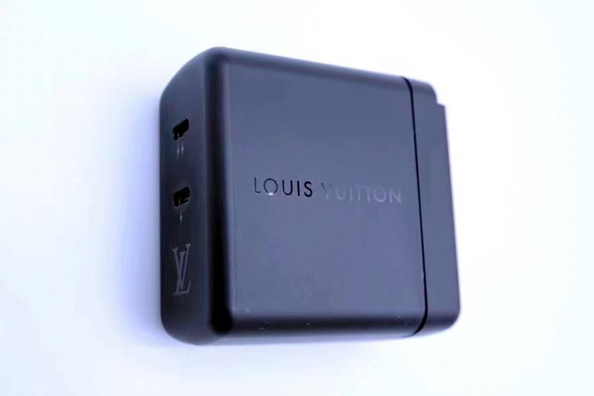 LOUIS VUITTON路易威登推出双USB-C快充套装-充电头网