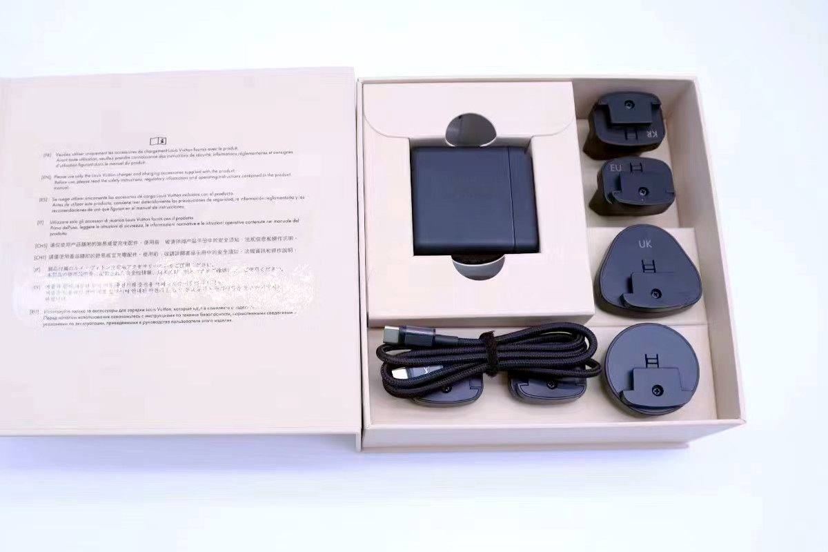 LOUIS VUITTON路易威登推出双USB-C快充套装-充电头网