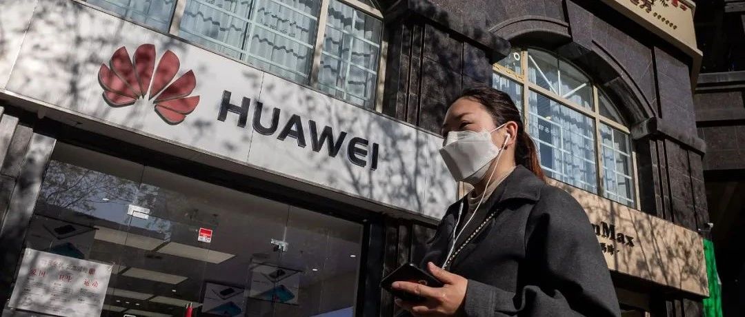 芯片断供两年后，谁在加价2000买华为手机？