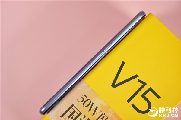 1500元内最强闪充！realme V15开箱图赏