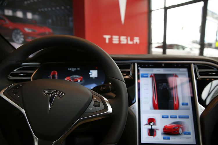 智能座舱IVI之争前哨站 Apple Car引人关注、Tesla再次召回