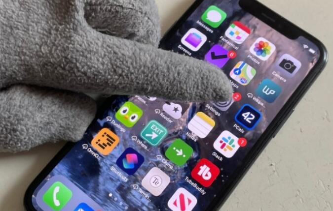 苹果新专利显示未来iPhone可以戴着手套使用