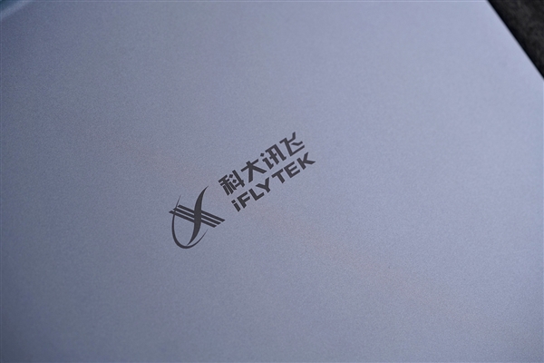 7.8英寸E-Ink墨水屏!讯飞智能办公本Air图赏