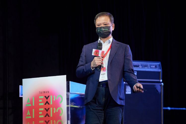 富士康研究院CEO李维斌指出，Level 4自驾车所创造的海量新节点、就形同爆发出新商机。李建梁摄