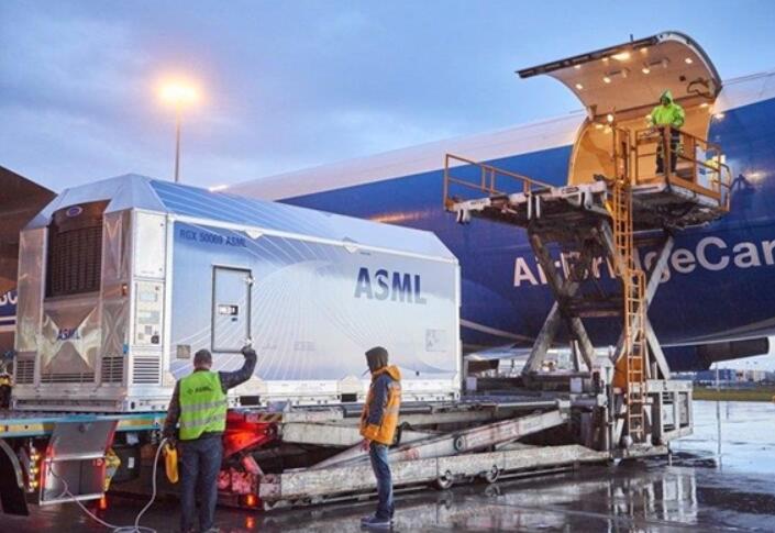 ASML宣布国内再招200员工 确保光刻机正常运转