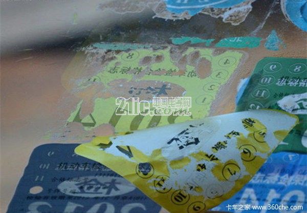 玻璃贴纸很难清除? 其实一元钱就能搞定