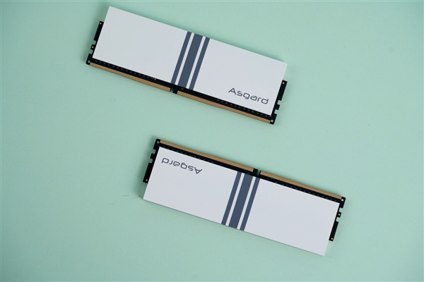 炫酷白甲RGB 阿斯加特女武神DDR4 3200内存图赏