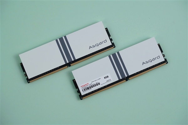 炫酷白甲RGB 阿斯加特女武神DDR4 3200内存图赏
