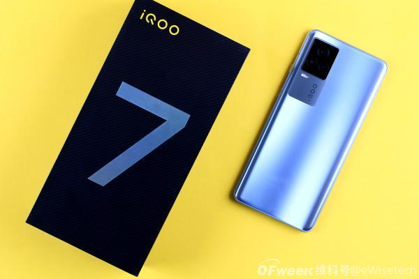 配备120W充电器，iQOO 7开箱测评
