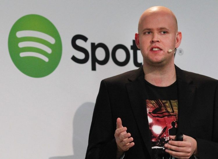 SpotifyCEODaniel Ek预期到2030年总听众规模将突破10亿人，并将创造1,000亿美元年营收、高达40%毛利率。法新社