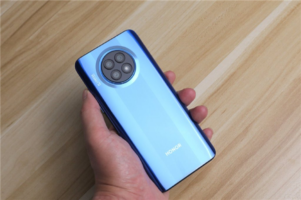 荣耀X20真机谍照曝光：天玑900加持 外观神似华为Mate30