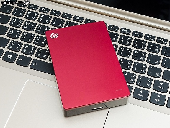 2.5吋容量之最 Seagate 5TB Backup Plus 行动硬盘