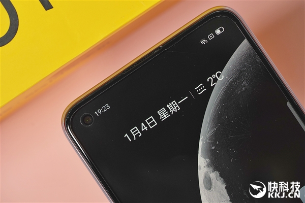 1500元内最强闪充！realme V15开箱图赏