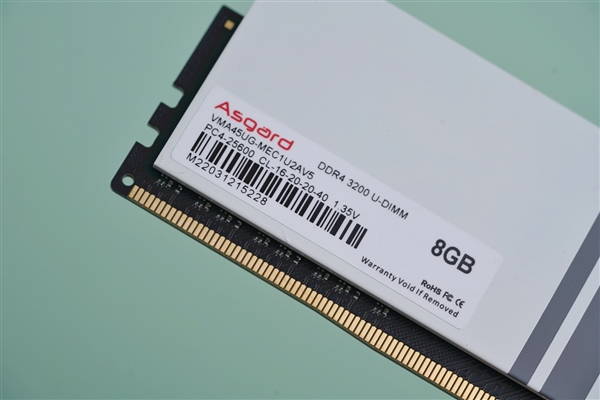 炫酷白甲RGB 阿斯加特女武神DDR4 3200内存图赏