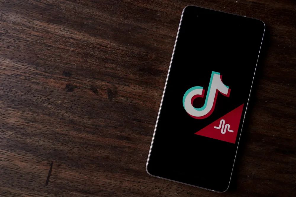 美监管机构呼吁苹果谷歌下架TikTok；施乐CEO因病去世；三星3纳米技术芯片开始生产|日报