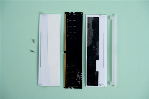 炫酷白甲RGB 阿斯加特女武神DDR4 3200内存图赏