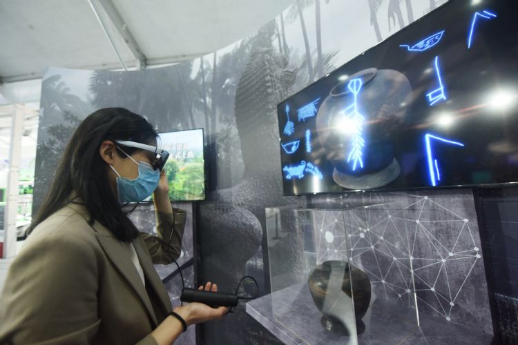 远端医疗、修缮皆可行 ThirdEye MR眼镜首度跨足消费者市场