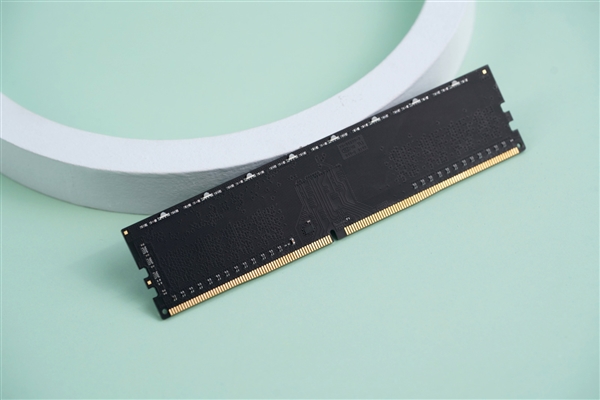 炫酷白甲RGB 阿斯加特女武神DDR4 3200内存图赏