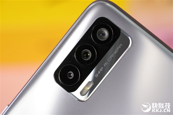1500元内最强闪充！realme V15开箱图赏