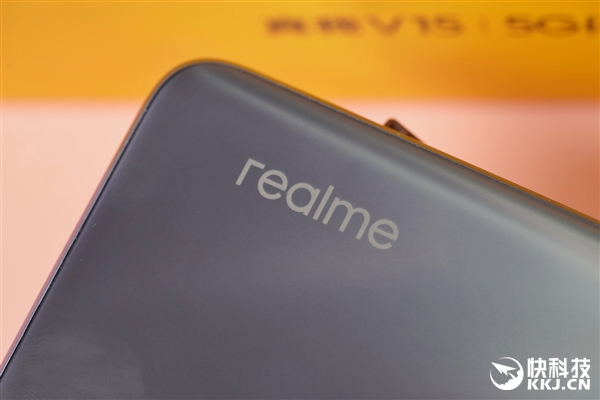 1500元内最强闪充！realme V15开箱图赏
