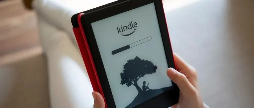 最新！亚马逊回应kindle退出中国市场；荣耀Magic V折叠手机定档1月10日；苹果市值首次突破3万亿美元 | 日报