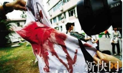 两富士康员工4刀捅死同事 争看内部报纸引命案