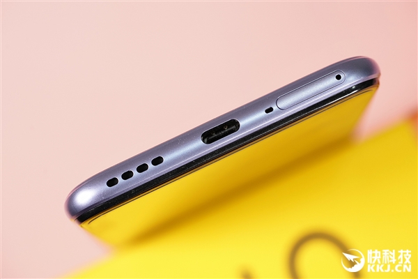 1500元内最强闪充！realme V15开箱图赏