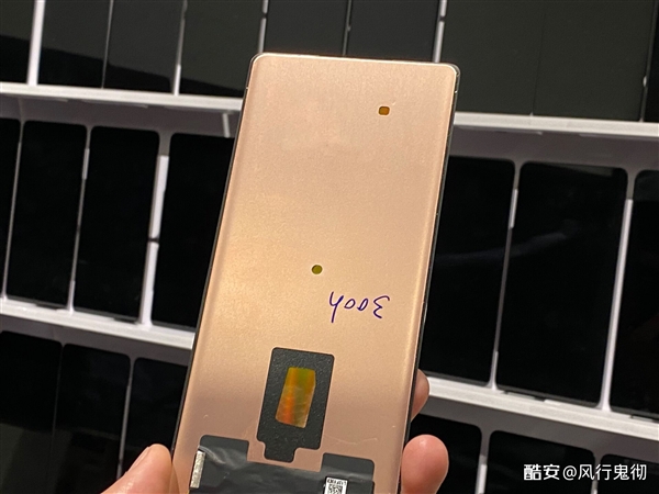 小米MIX4工厂面板谍照曝光：前摄像头位置十分意外