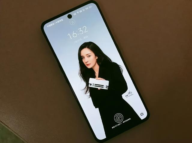 10小时卖出10万台，天玑8100+80W，仅售1999元起