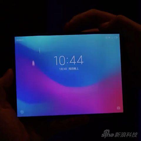 小米首款折叠手机视频曝光