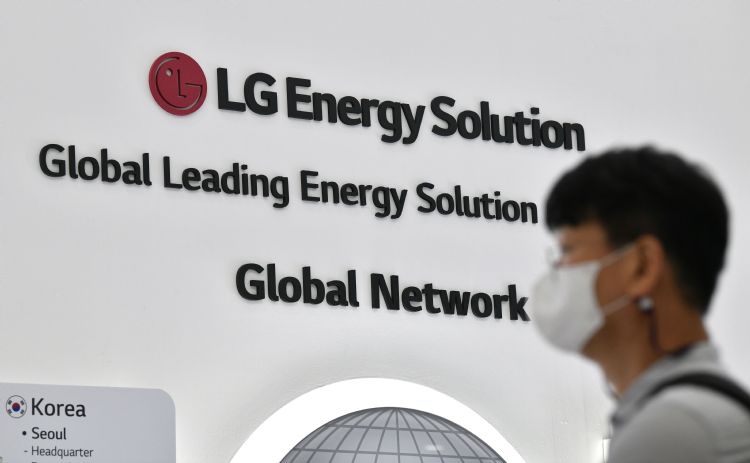 LGES宣布於美国兴建圆筒型电池工厂。法新社