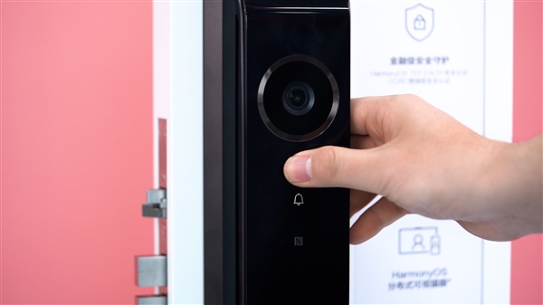 脏手也能一次解锁成功！华为智能门锁视频体验：AI指纹真的强