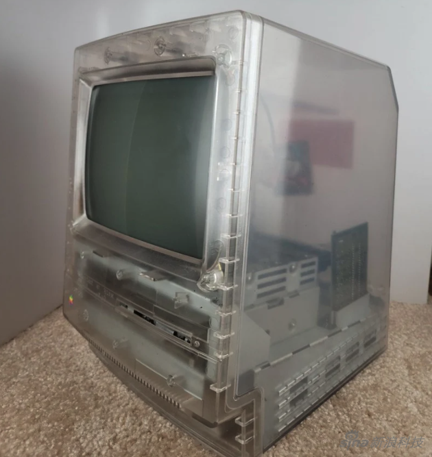 国外网友展示罕见的透明板Macintosh Classic 或是原型机