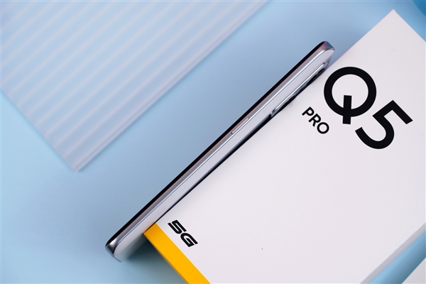 80W千元闪充旗舰！realme真我Q5 Pro开箱图赏