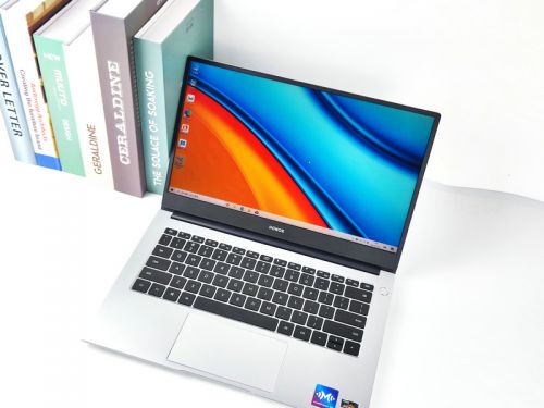 荣耀MagicBook 14锐龙版2021款评测：窄边框护眼大屏 轻盈也有高效生产力
