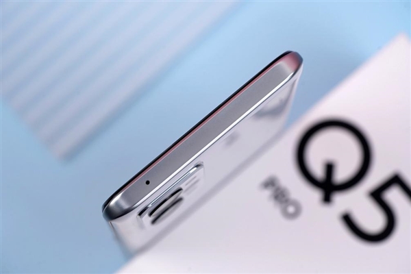 80W千元闪充旗舰！realme真我Q5 Pro开箱图赏