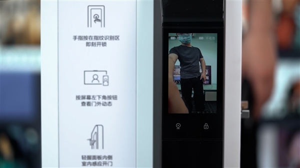 脏手也能一次解锁成功！华为智能门锁视频体验：AI指纹真的强